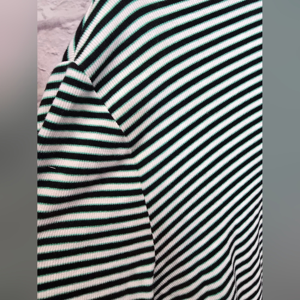 MWat Levi's Dreamy Turtleneck Crop Top Size 3X - Picture 5 of 5